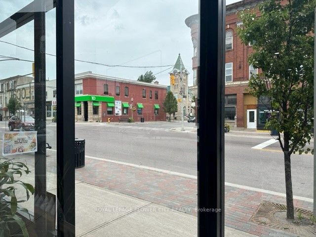 127 Main St W