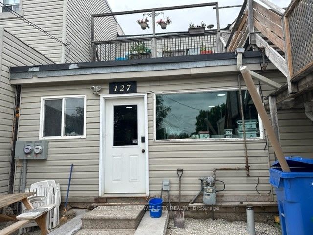 127 Main St W