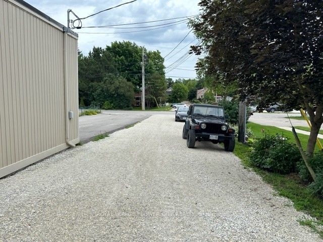 127 Main St W