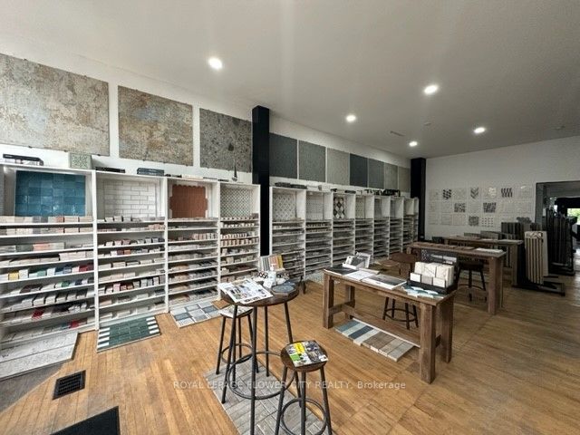 127 Main St W
