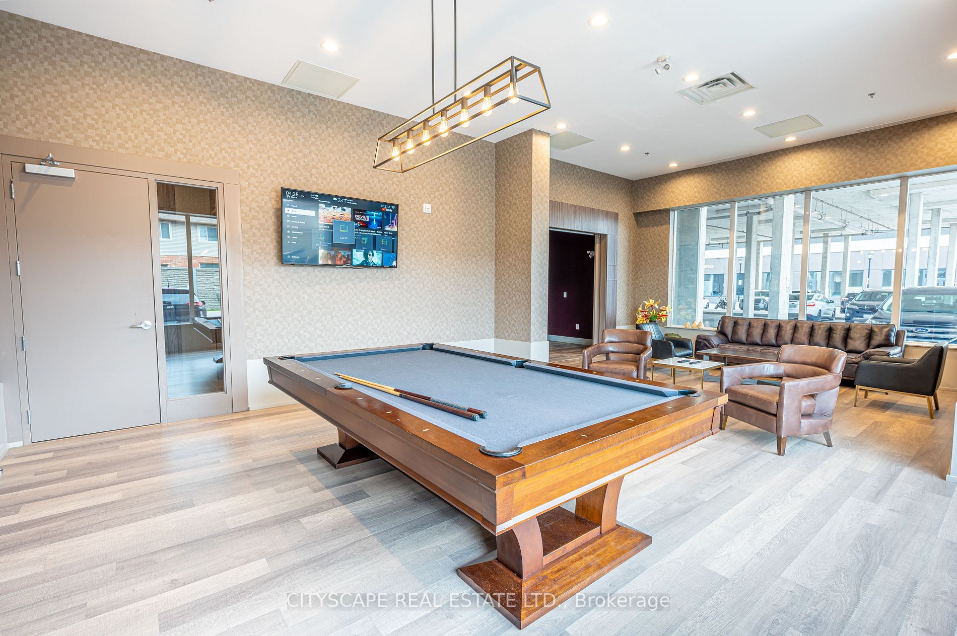 560 North Service Rd, #802