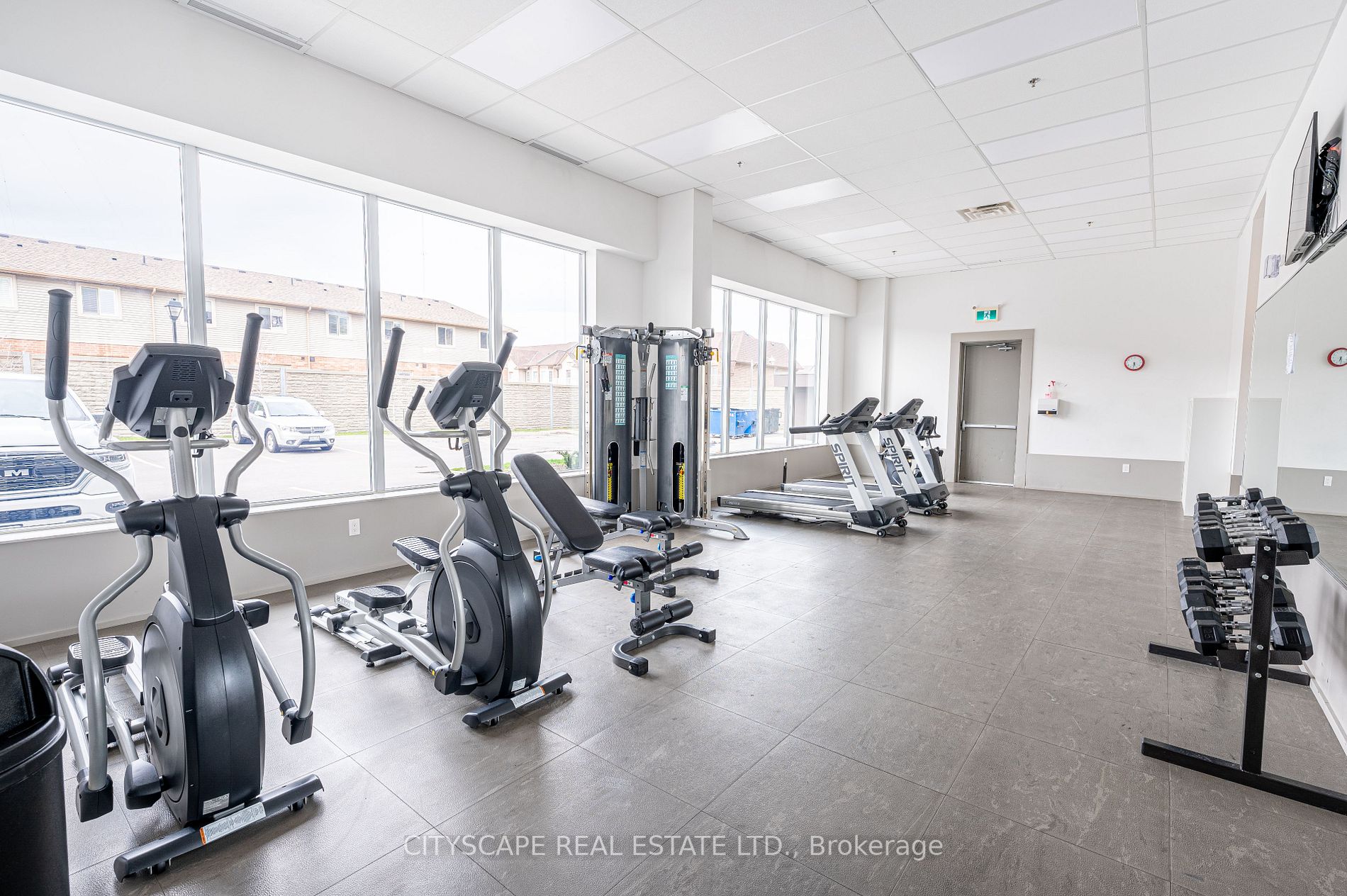 560 North Service Rd, #802