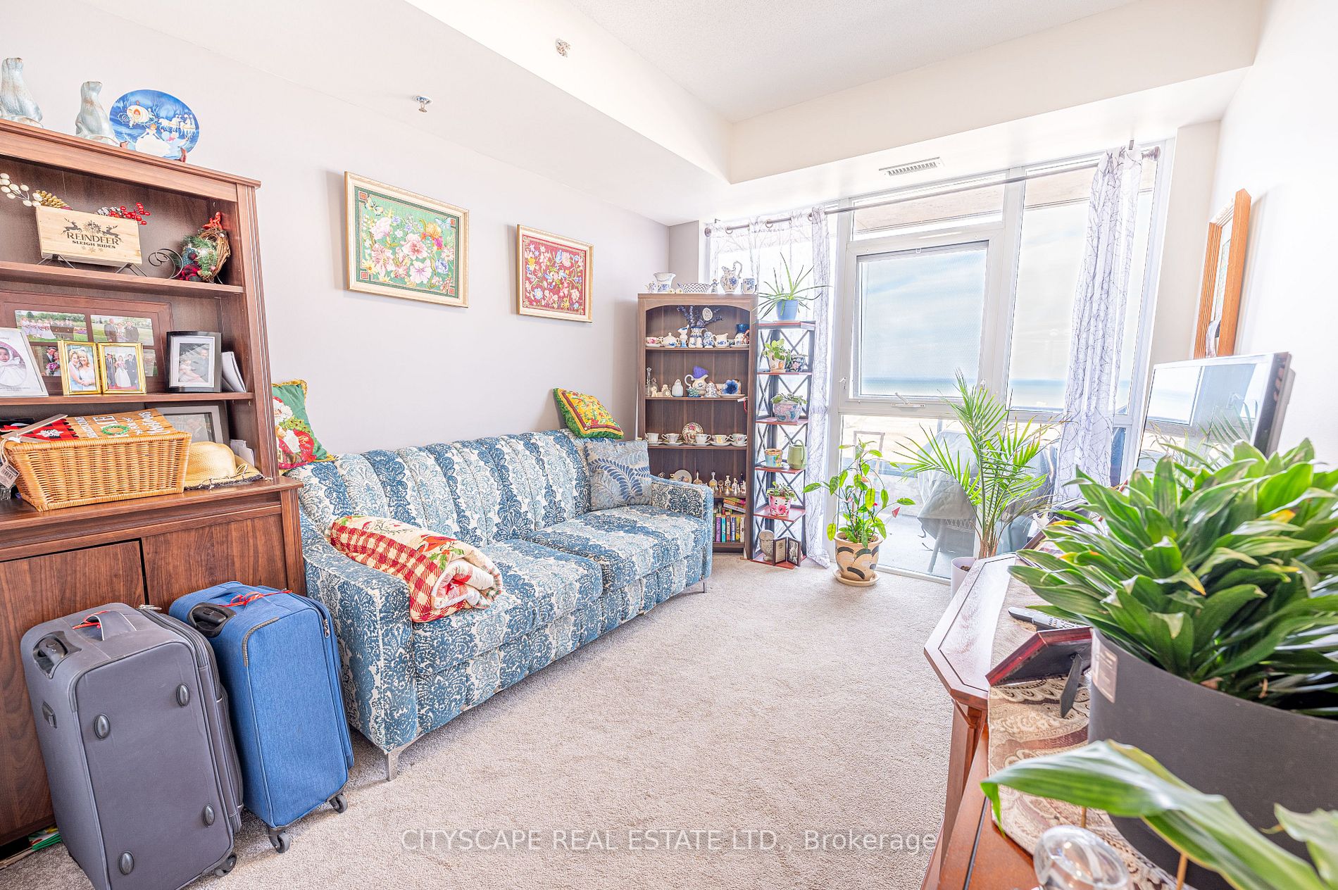 560 North Service Rd, #802