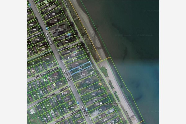 653 Beach Blvd, Hamilton