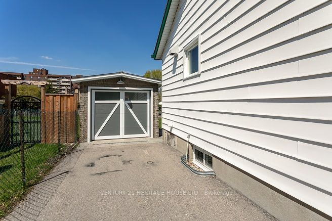 517 Edward St