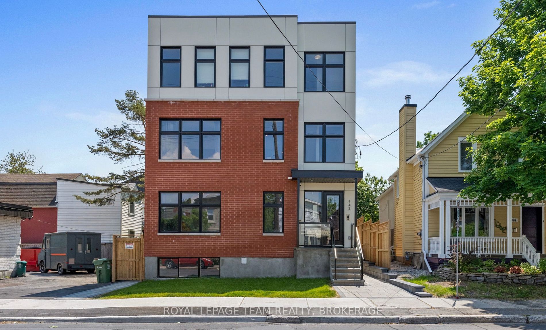 442 SUNNYSIDE Avenue