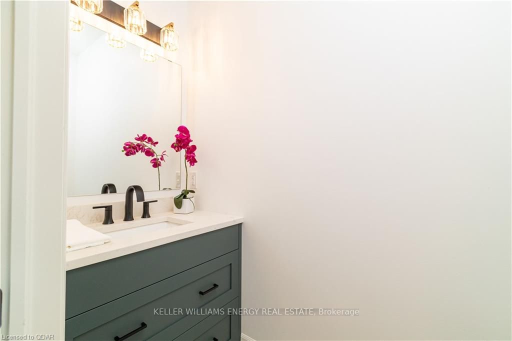 125 Villeneuve Dr