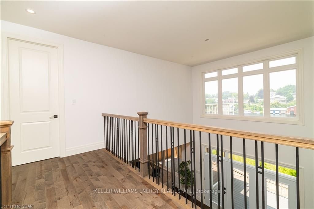 125 Villeneuve Dr