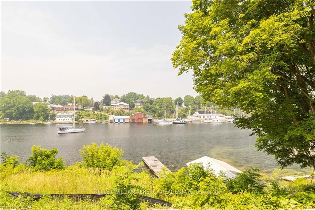 125 Villeneuve Dr