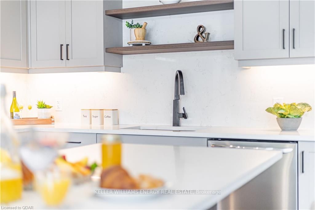 125 Villeneuve Dr