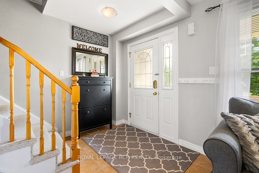 387 Rintoul Crescent