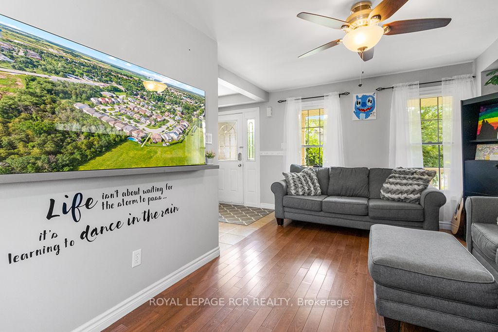 387 Rintoul Crescent