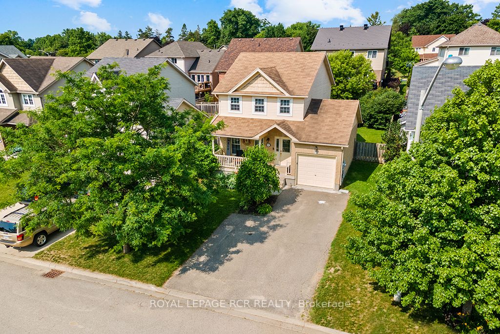 387 Rintoul Cres