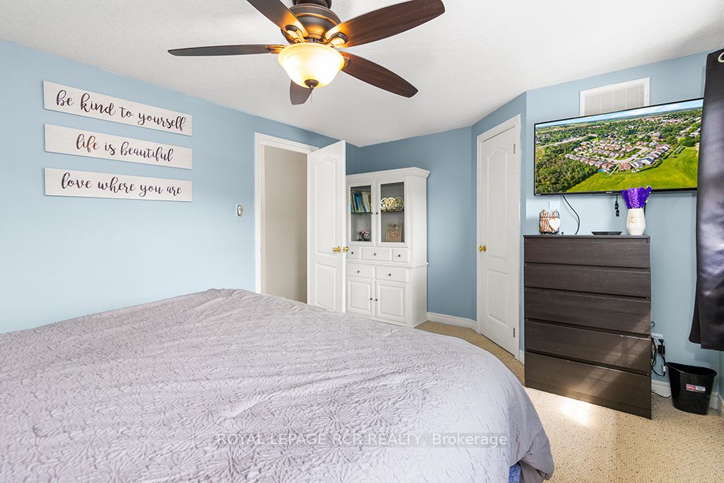 387 Rintoul Crescent