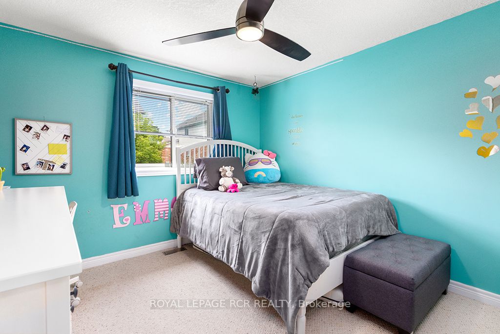 387 Rintoul Crescent