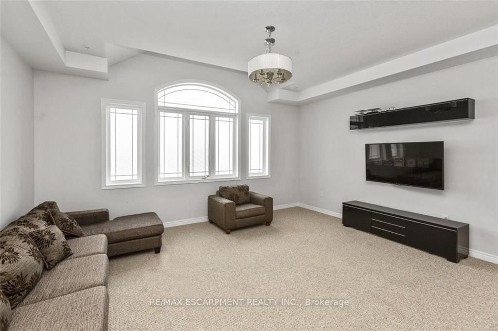 183 Pelech Crescent