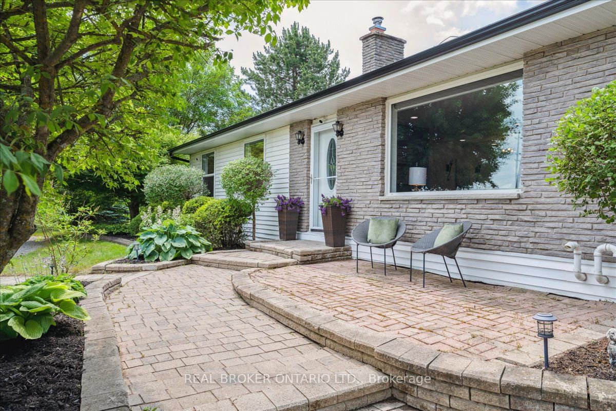 6138 Trafalgar Rd