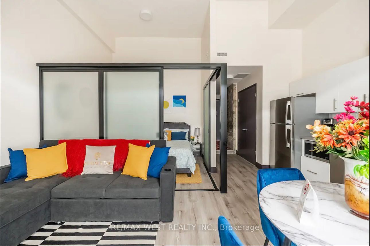 121 King St E, #104