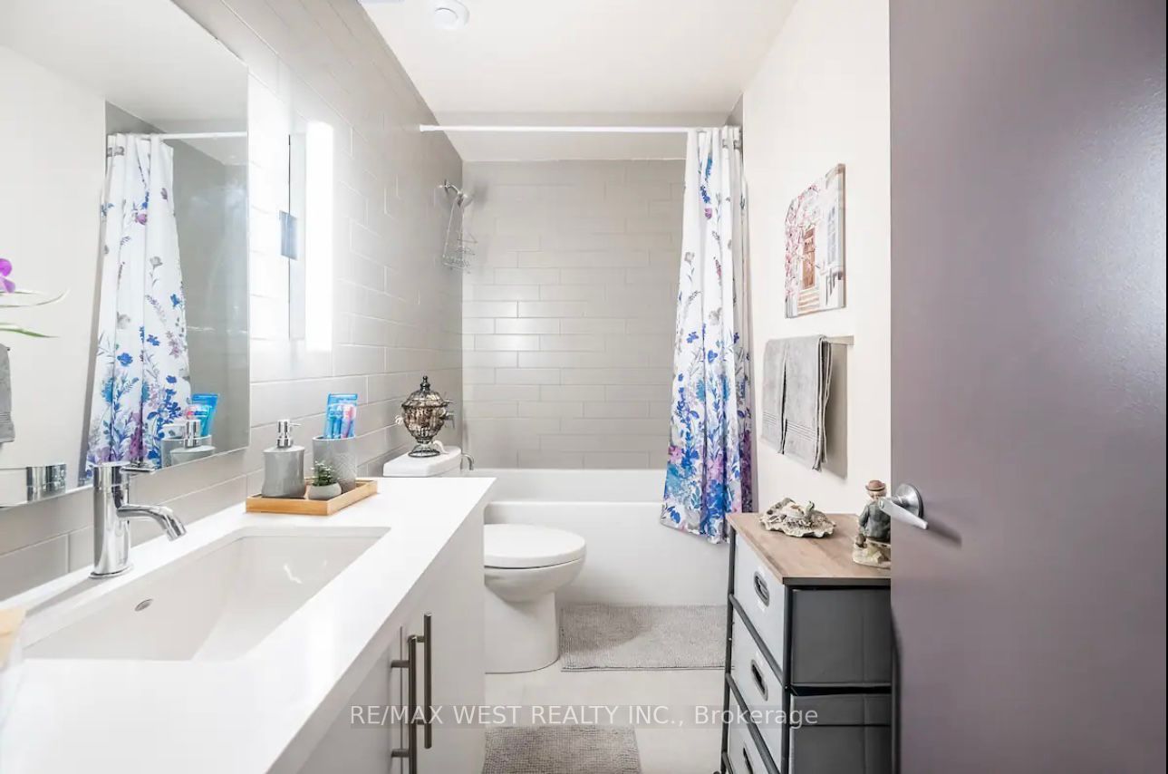 121 King St E, #104