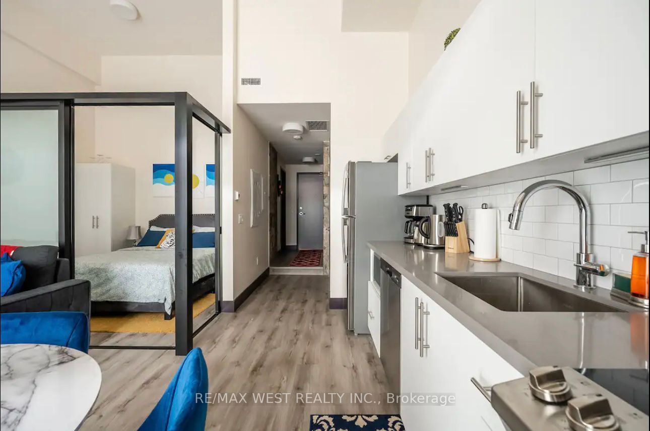 121 King St E, #104