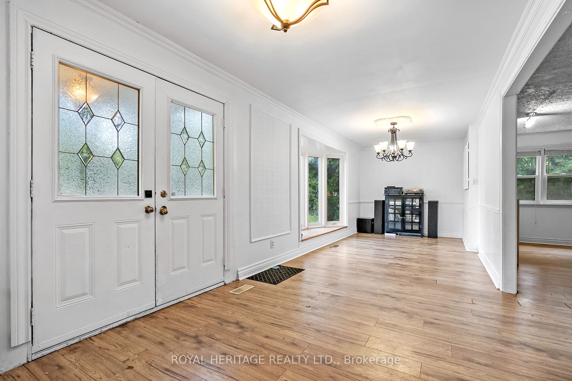 15 Leslie Frost Lane