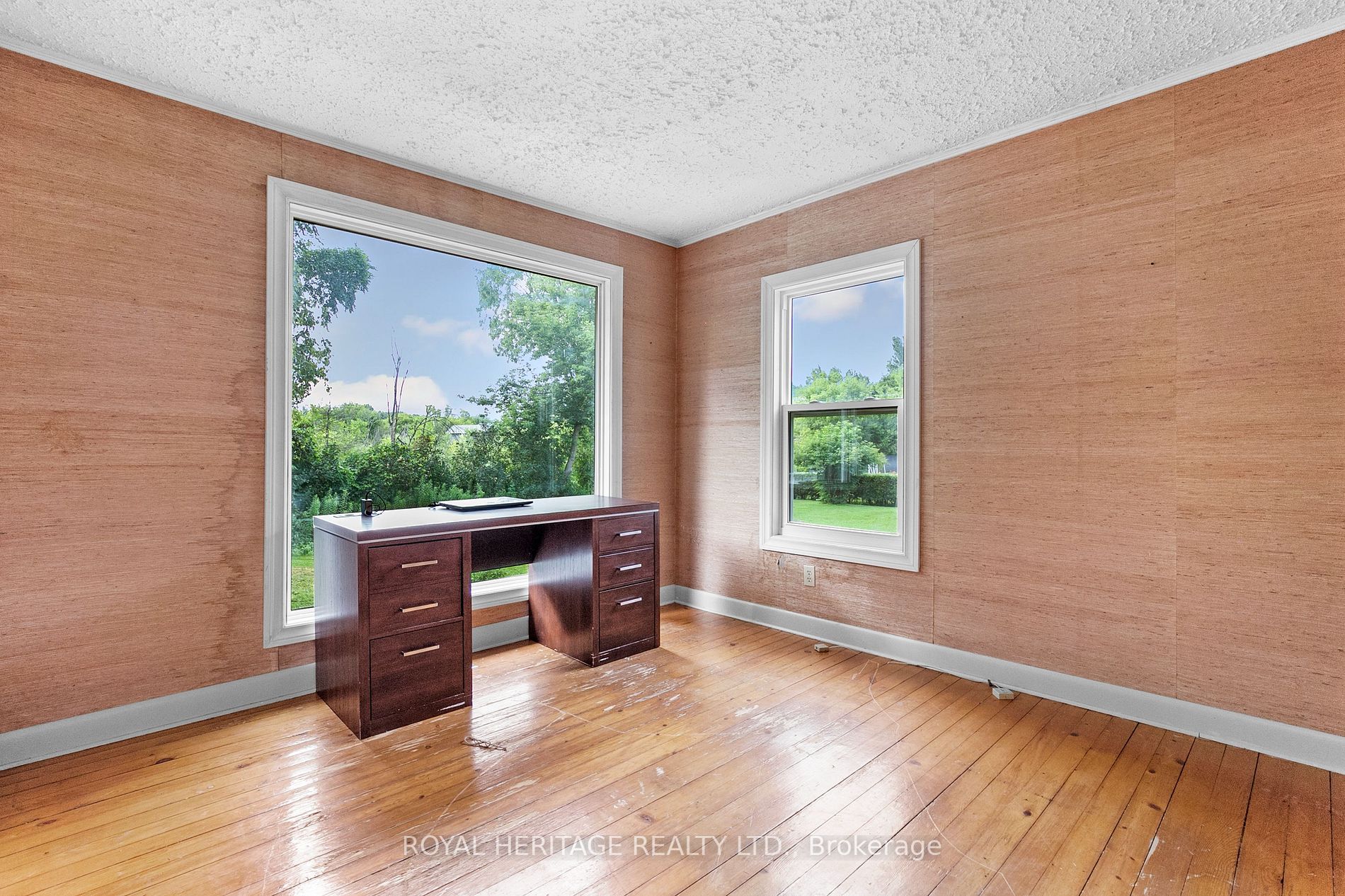 15 Leslie Frost Lane