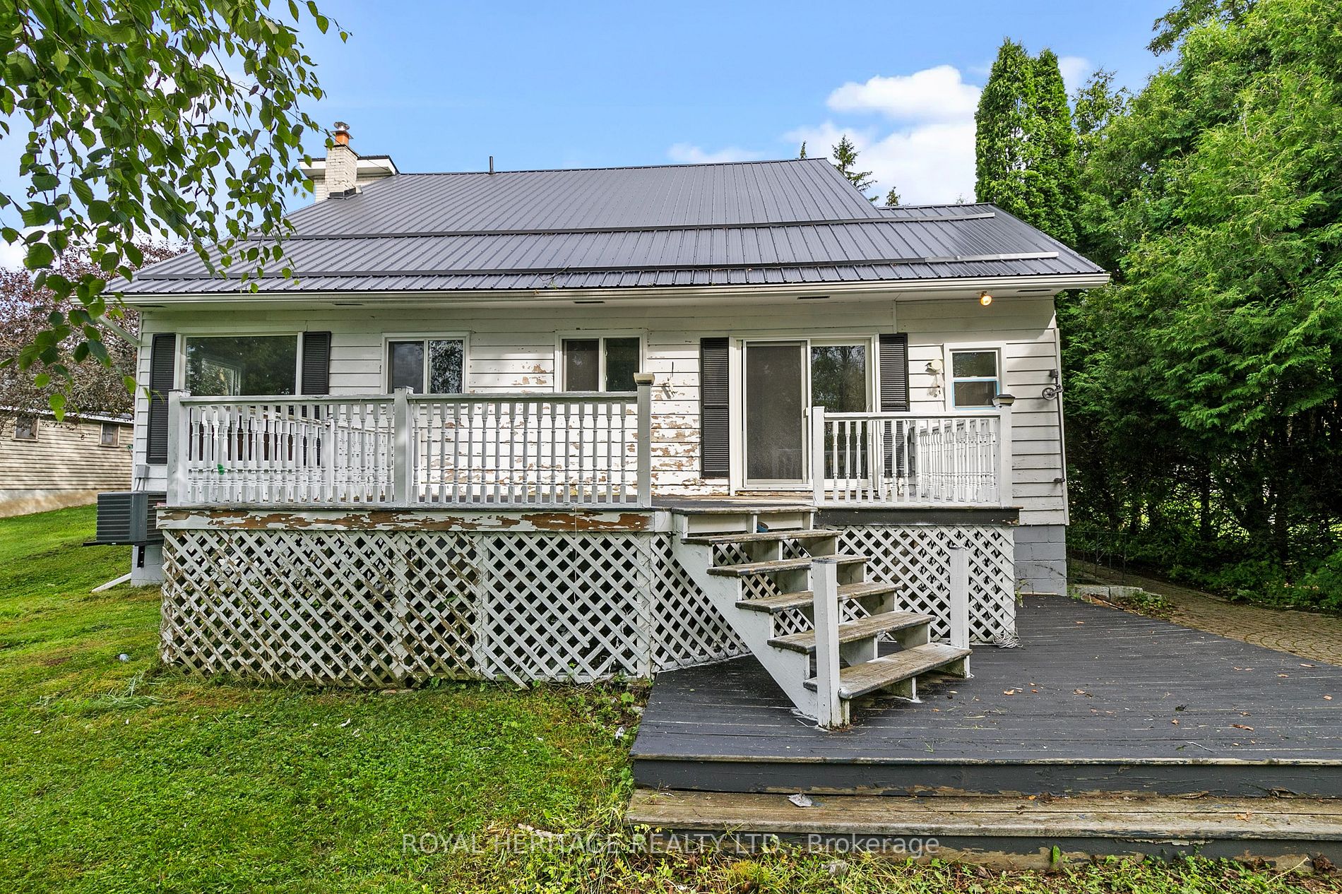 15 Leslie Frost Lane
