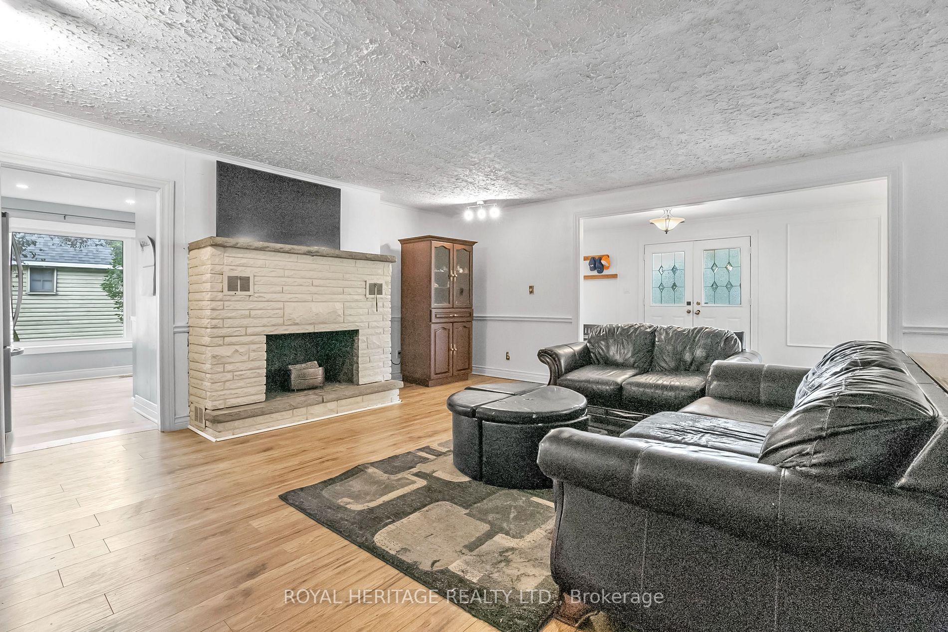 15 Leslie Frost Lane