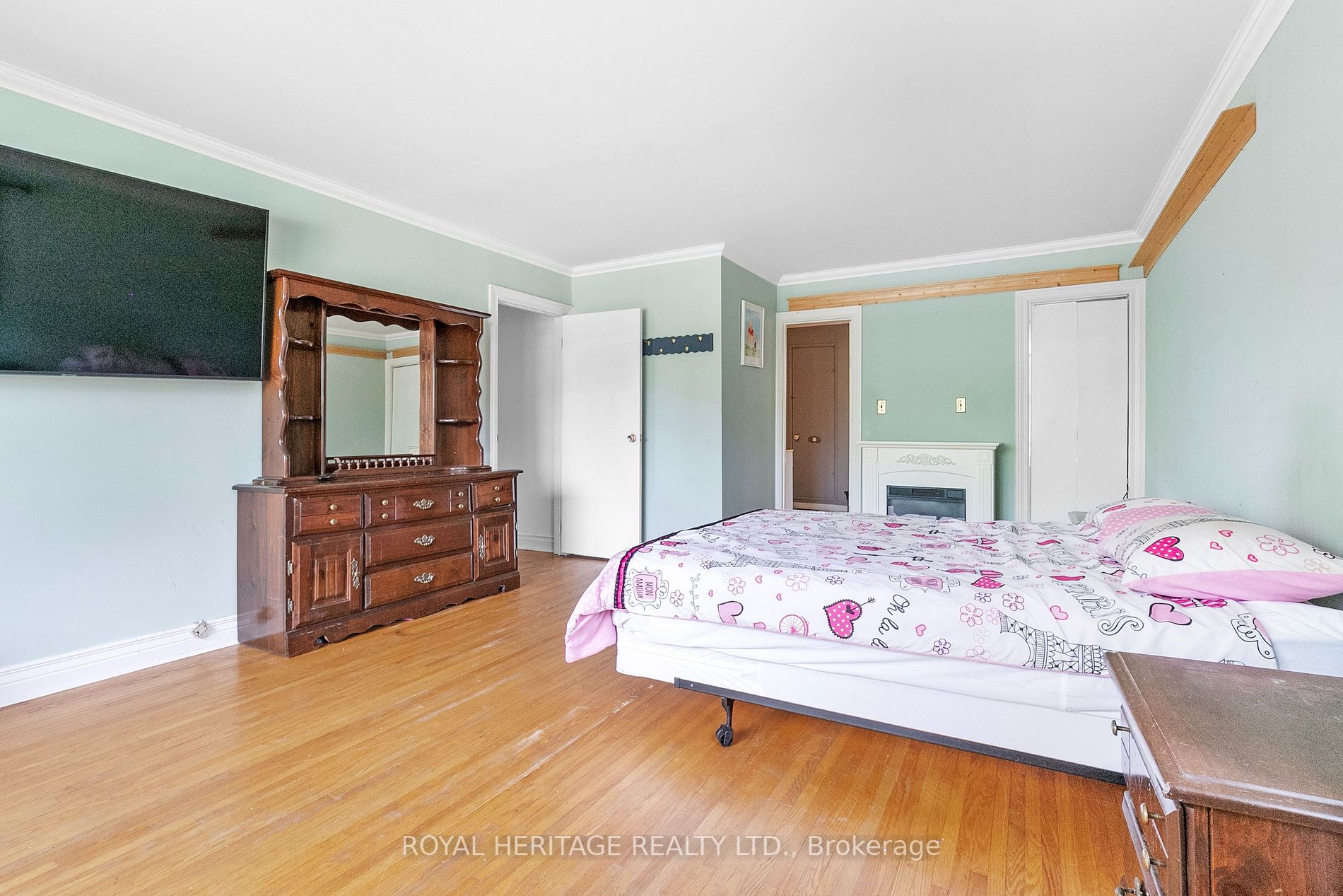 15 Leslie Frost Lane