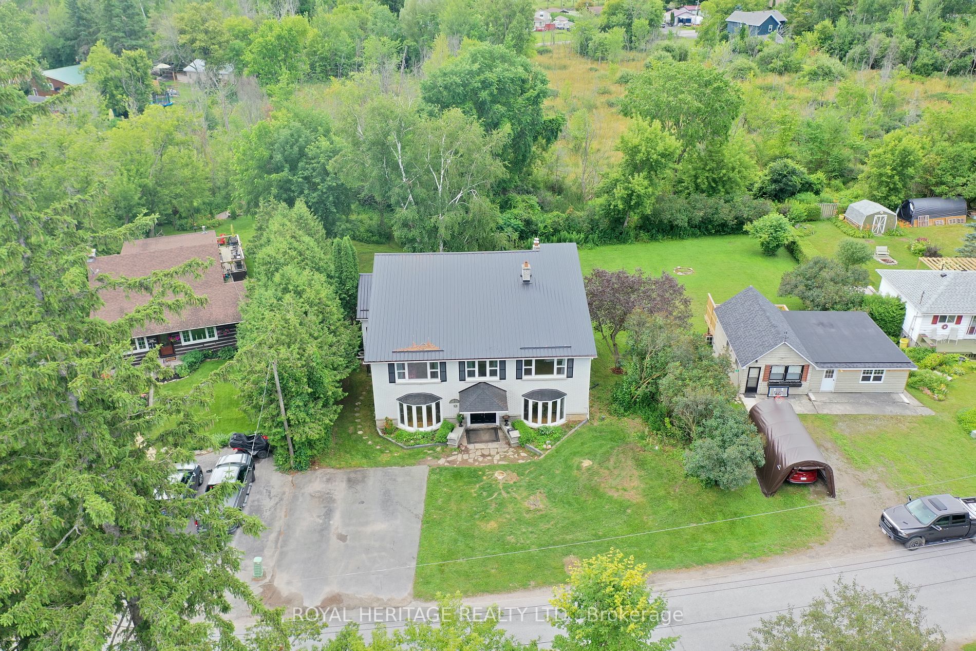 15 Leslie Frost Lane