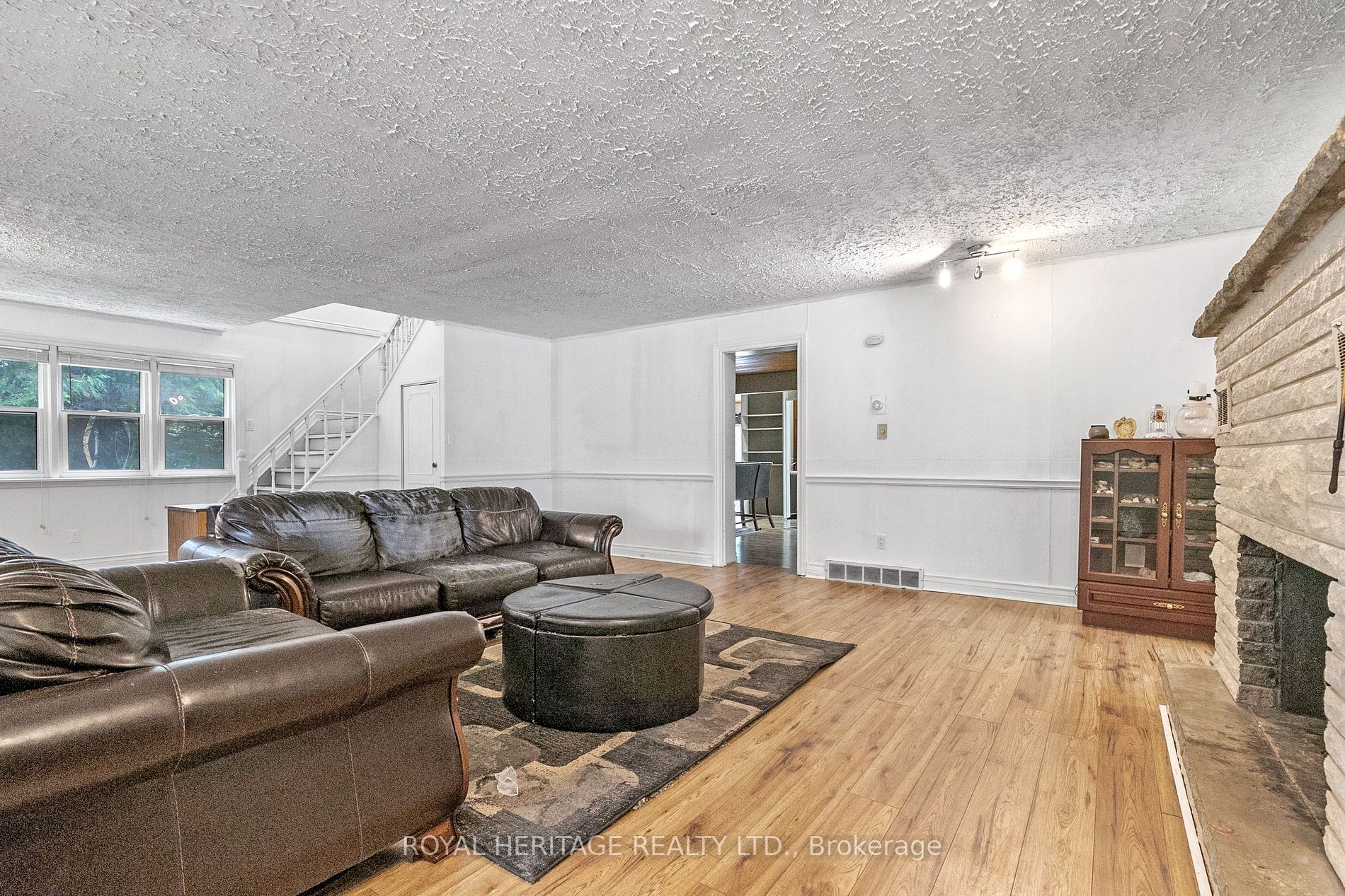 15 Leslie Frost Lane