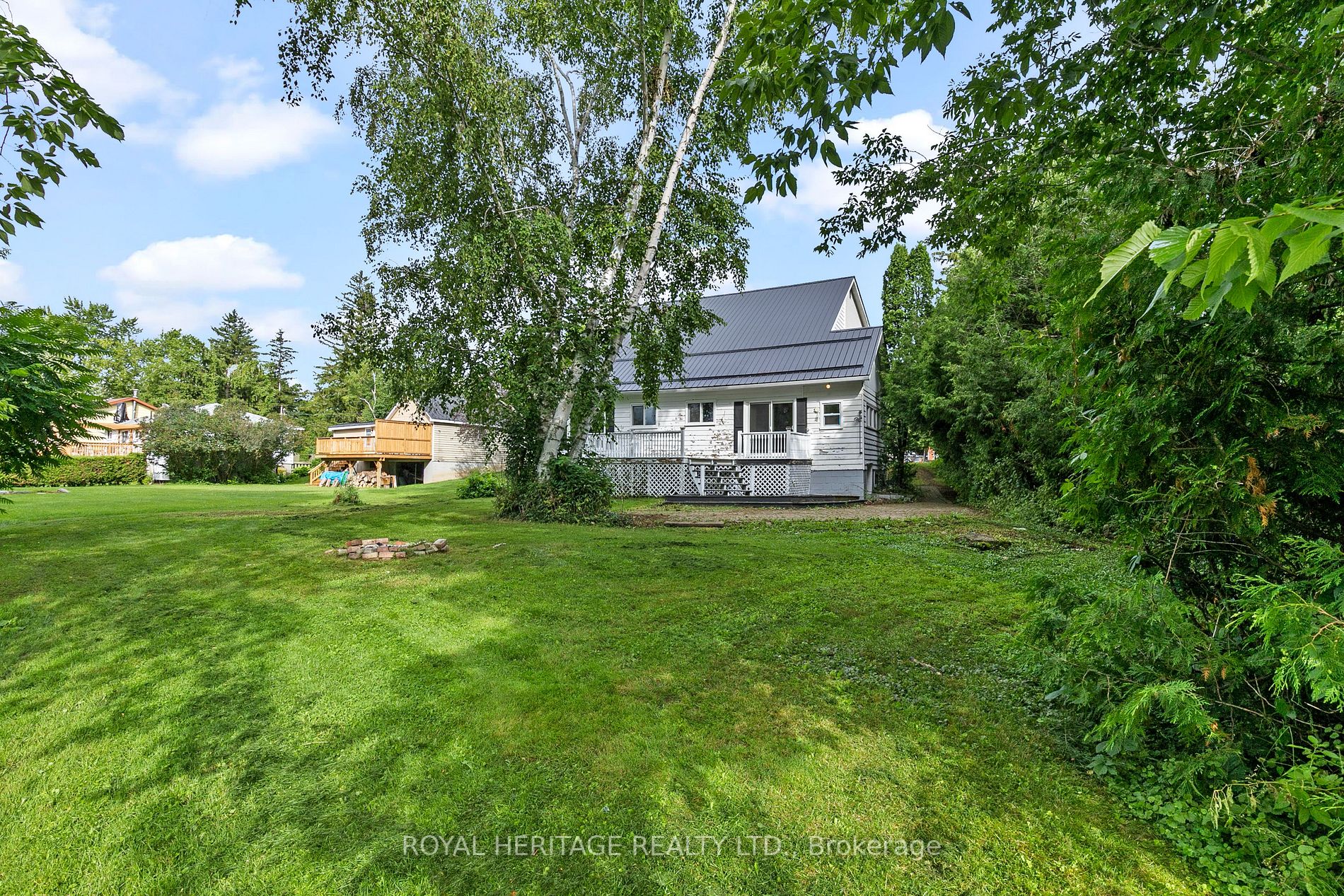 15 Leslie Frost Lane