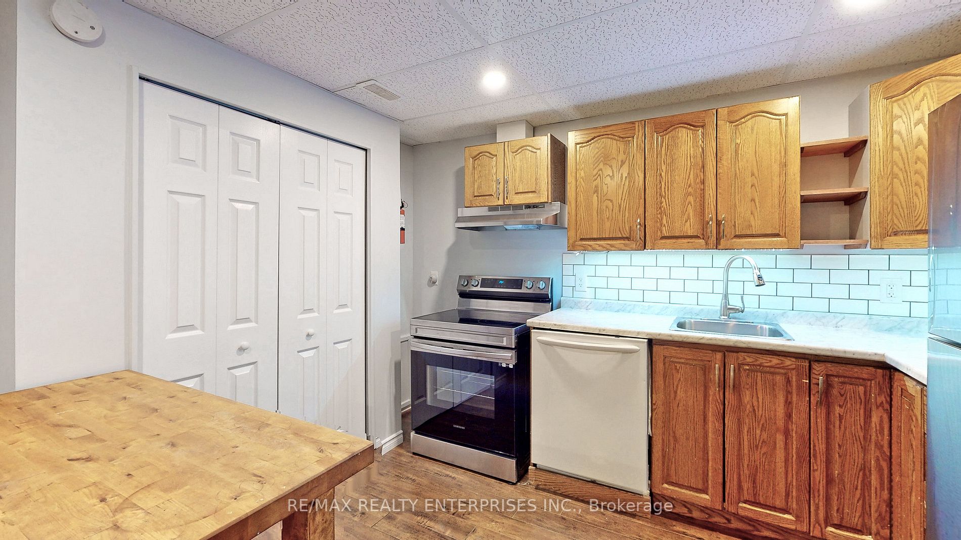 353 Front Street W