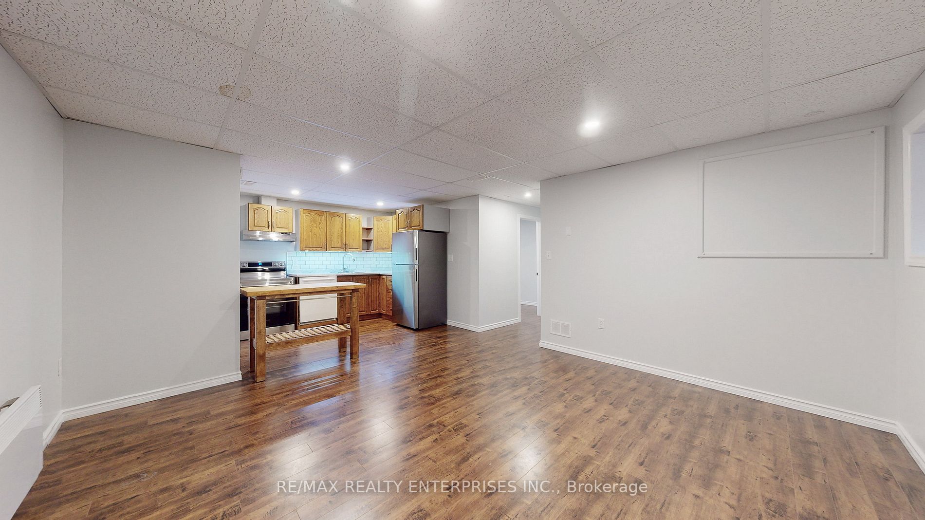 353 Front Street W