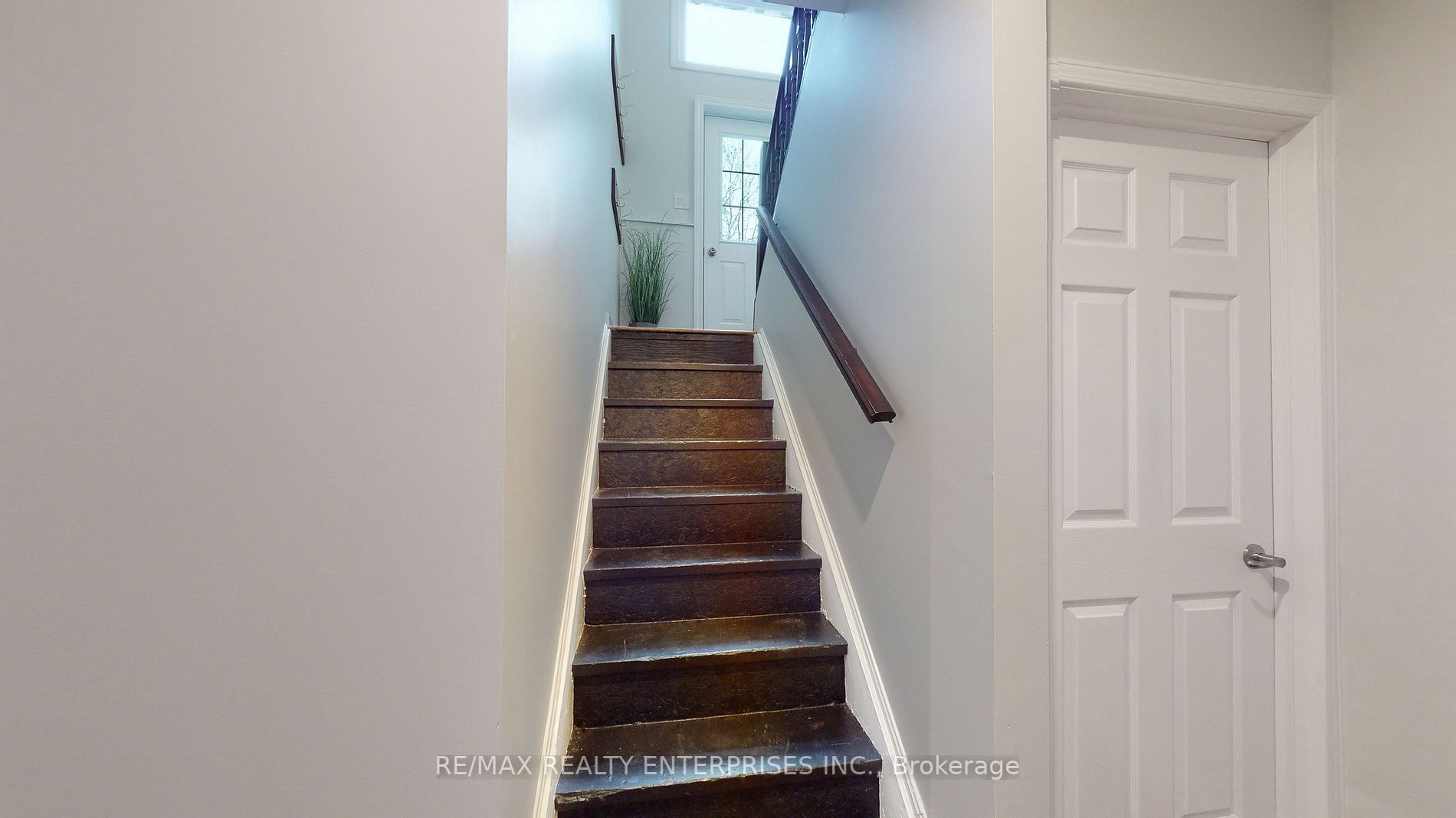 353 Front Street W