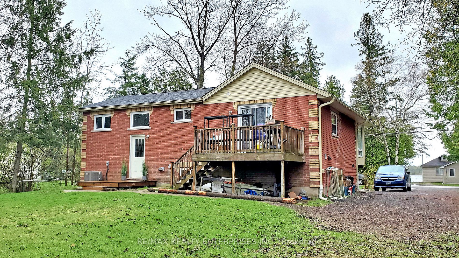 353 Front Street W