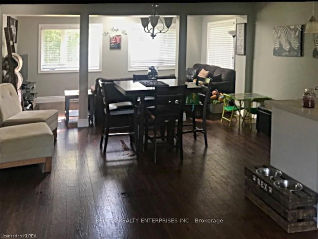 353 Front Street W