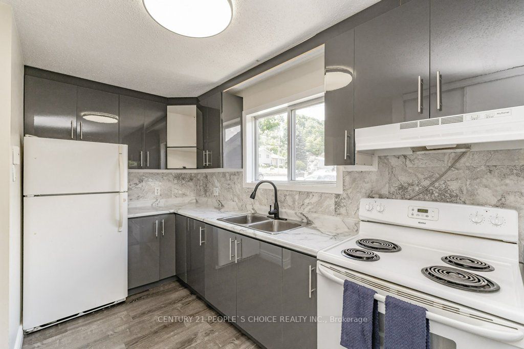 154 Main Street W