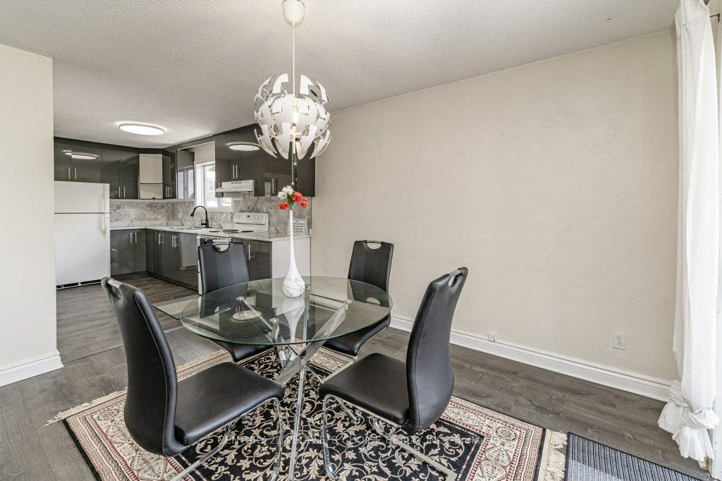 154 Main Street W