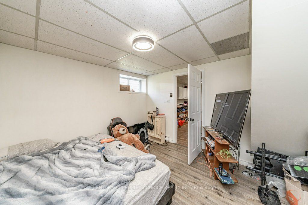 154 Main Street W