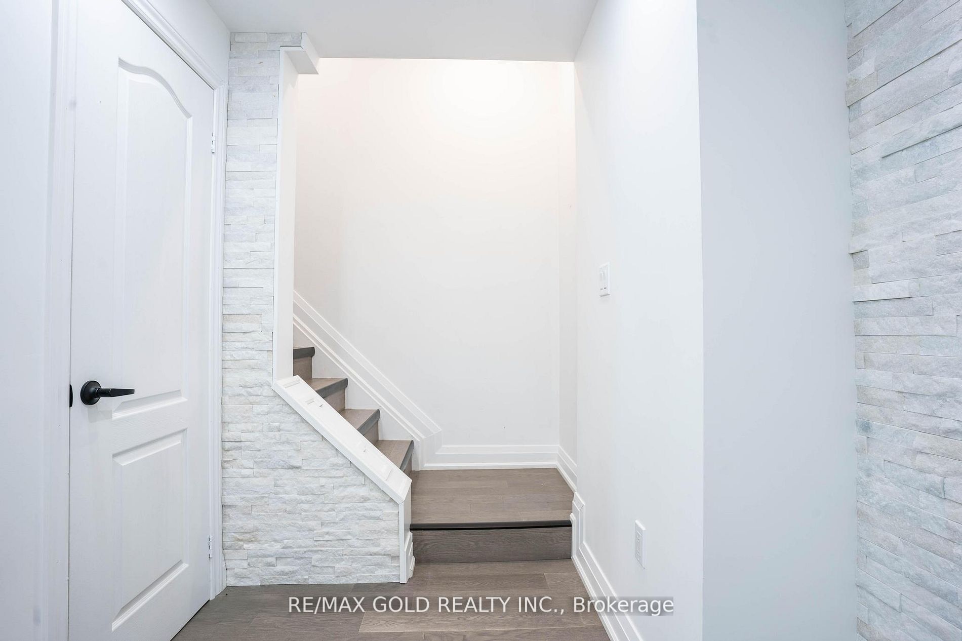 528 Brett Street