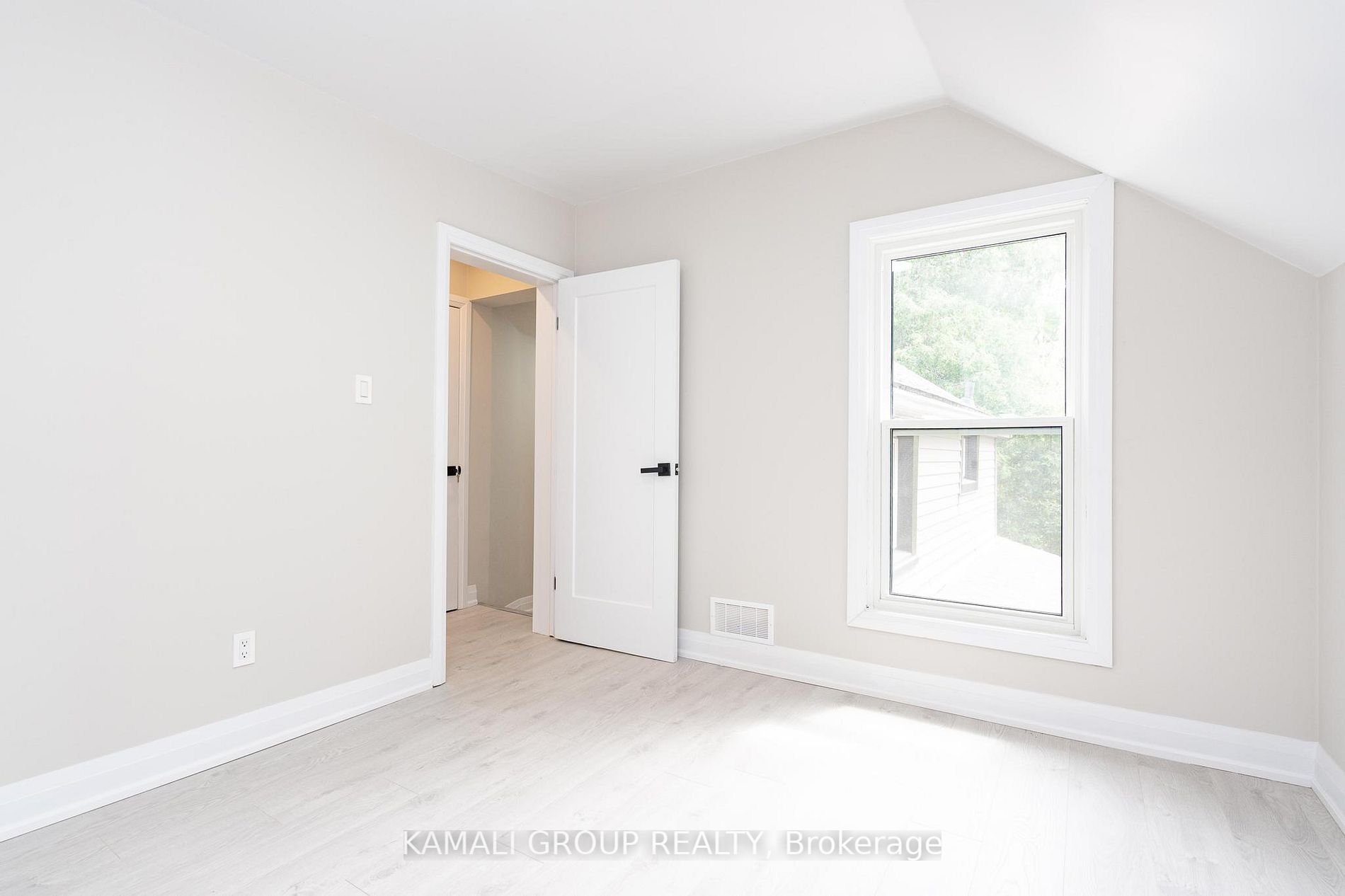 64 Smith Ave