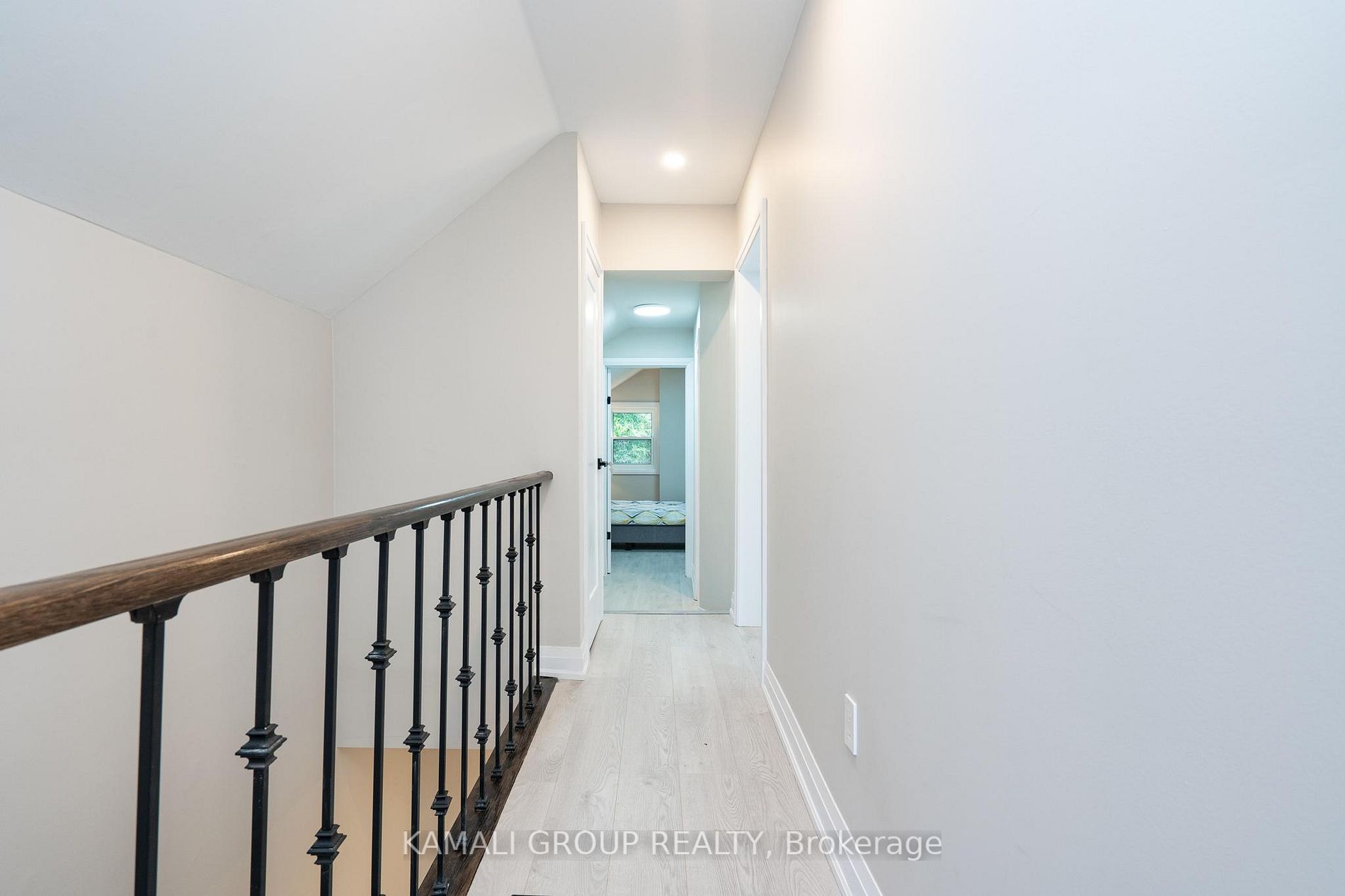 64 Smith Ave