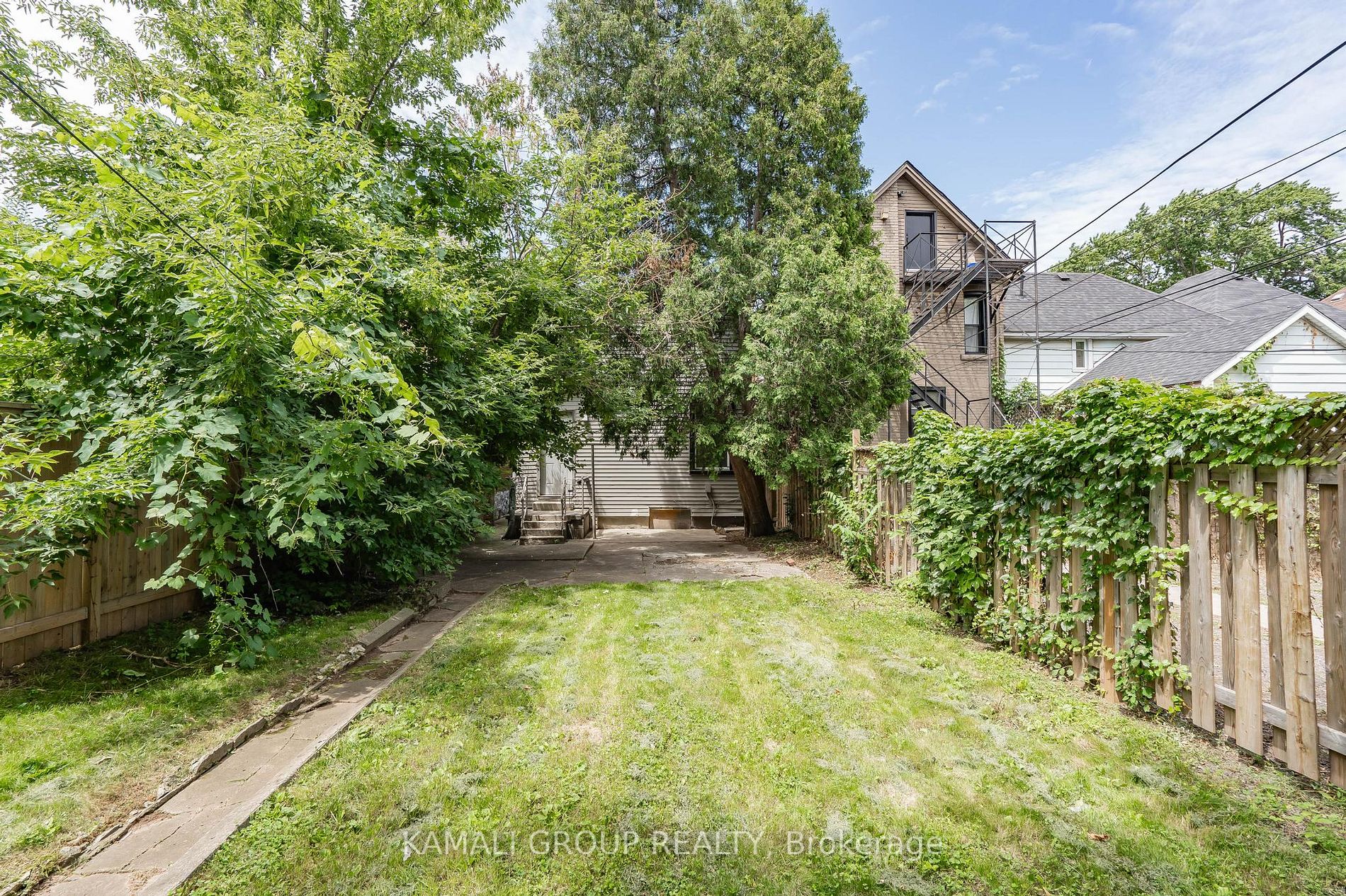 64 Smith Ave
