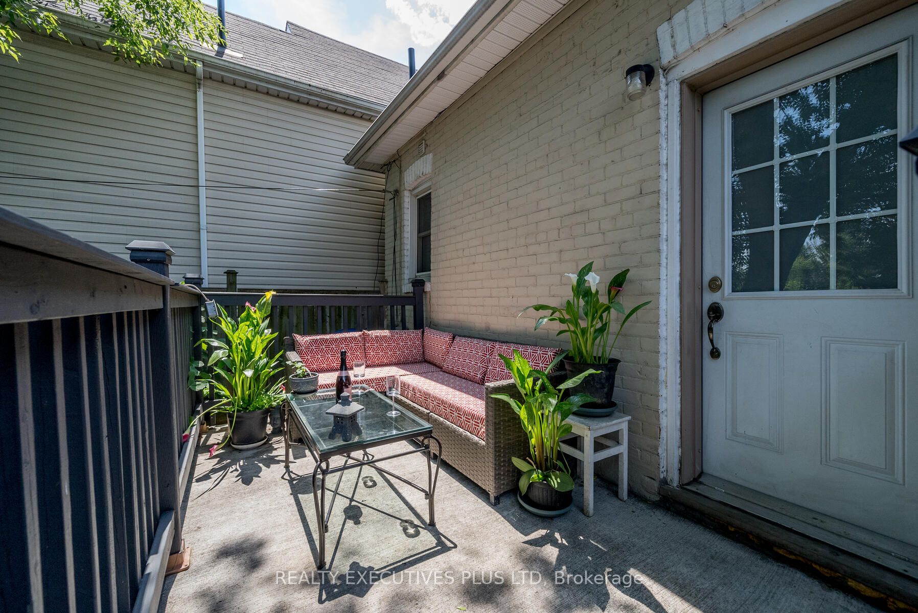 104 Sherman Ave N
