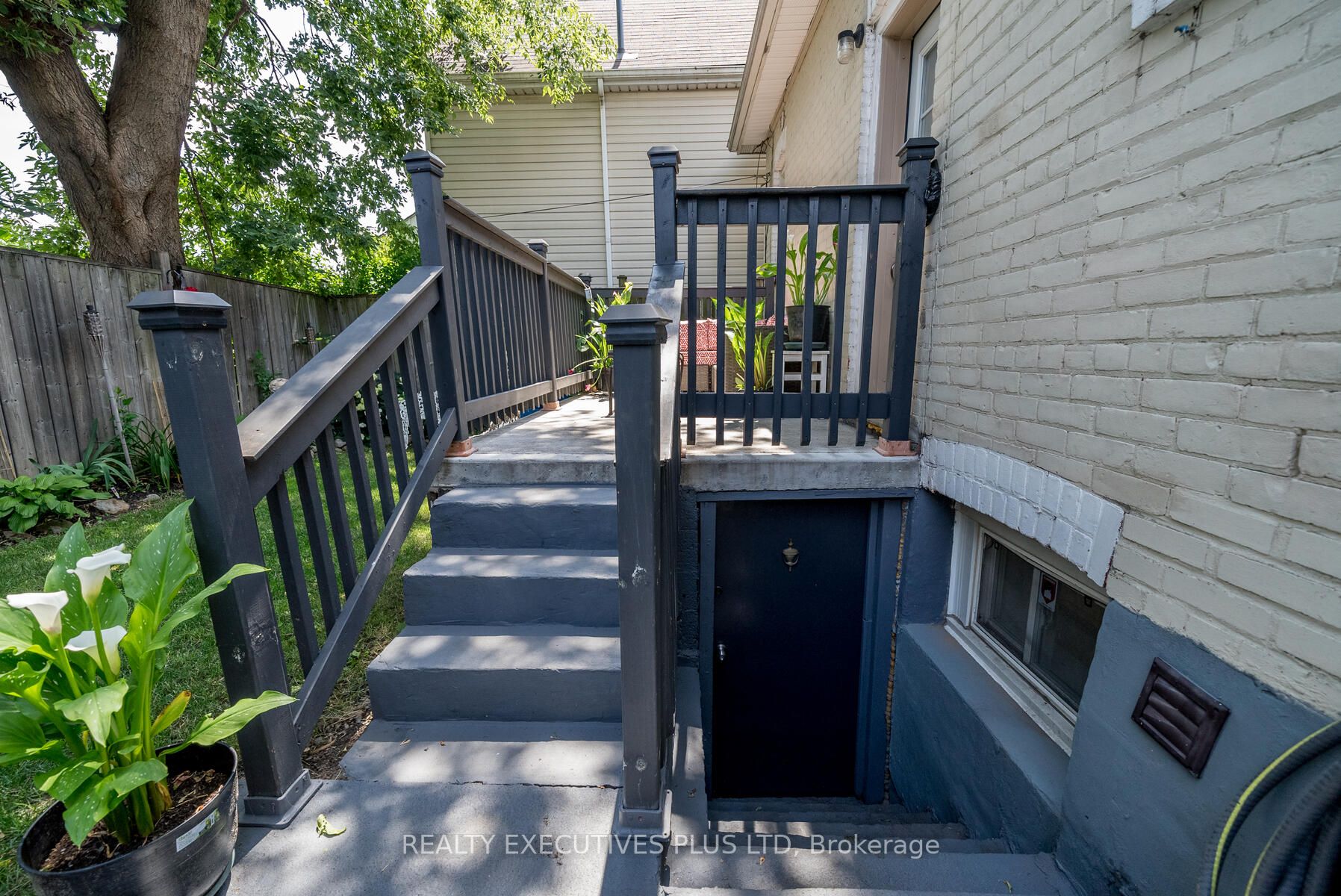 104 Sherman Ave N