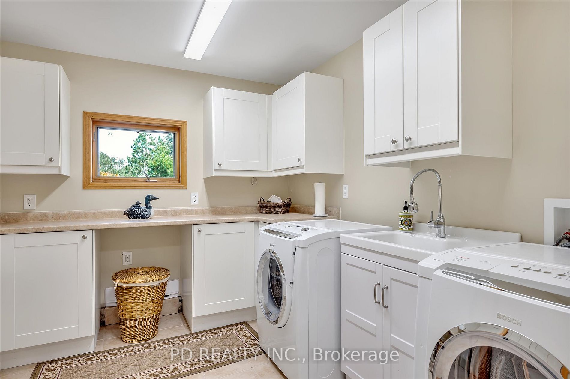 48 Sturgeon Glen Rd