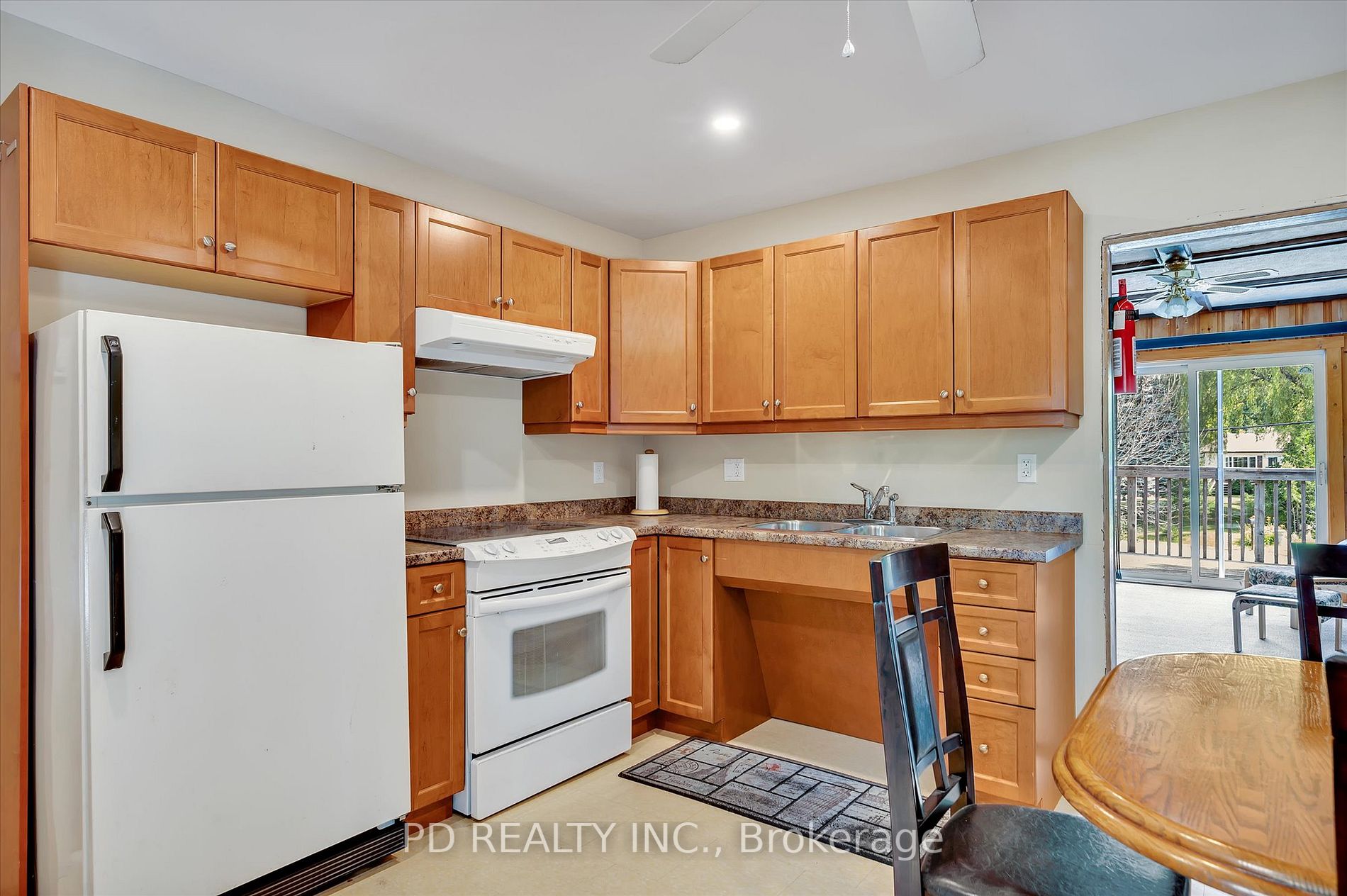 48 Sturgeon Glen Rd