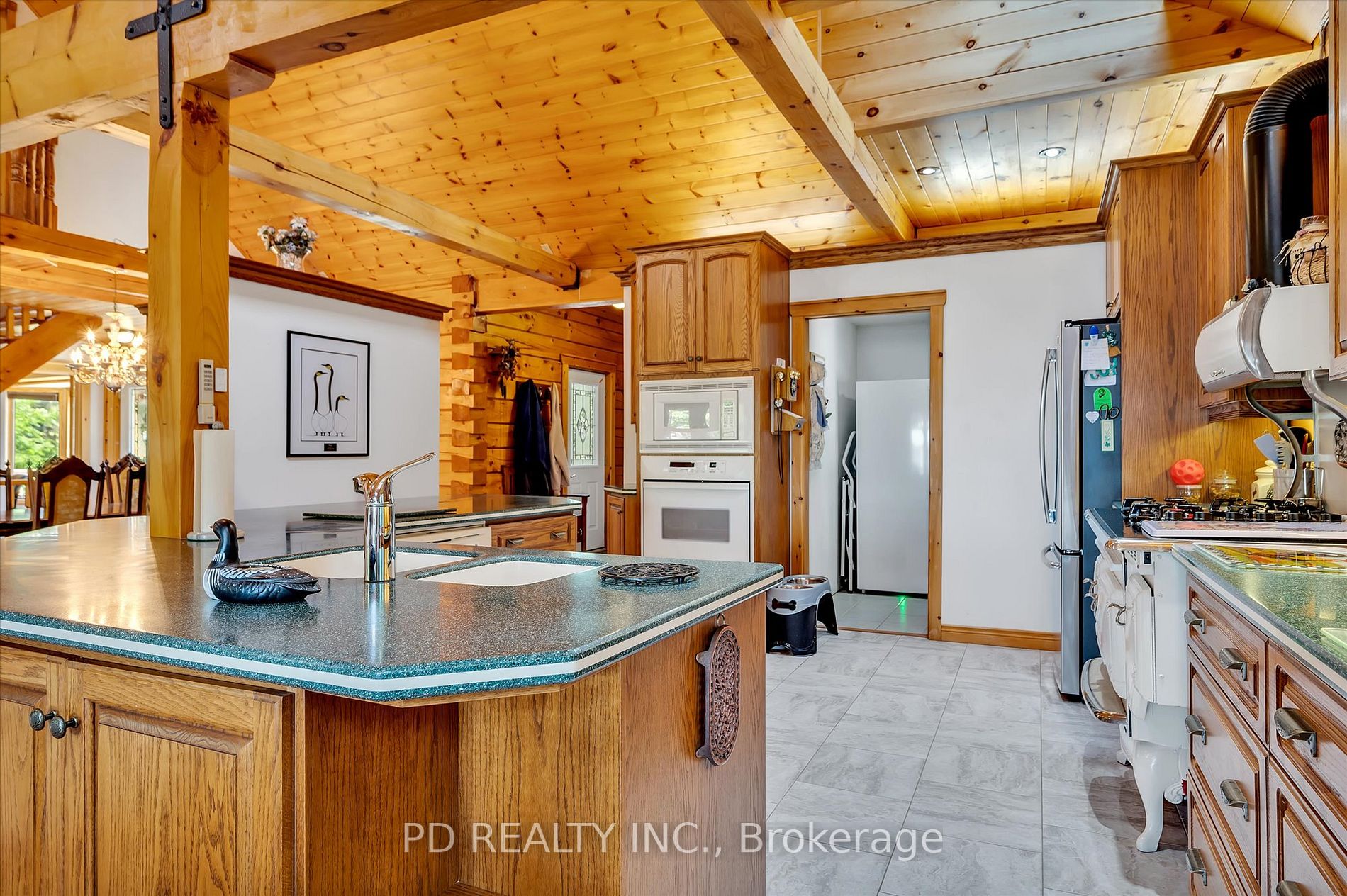 48 Sturgeon Glen Rd