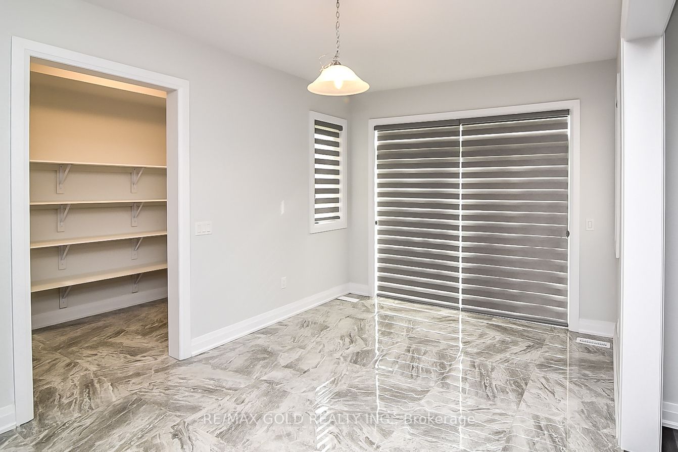 774 Queenston Blvd